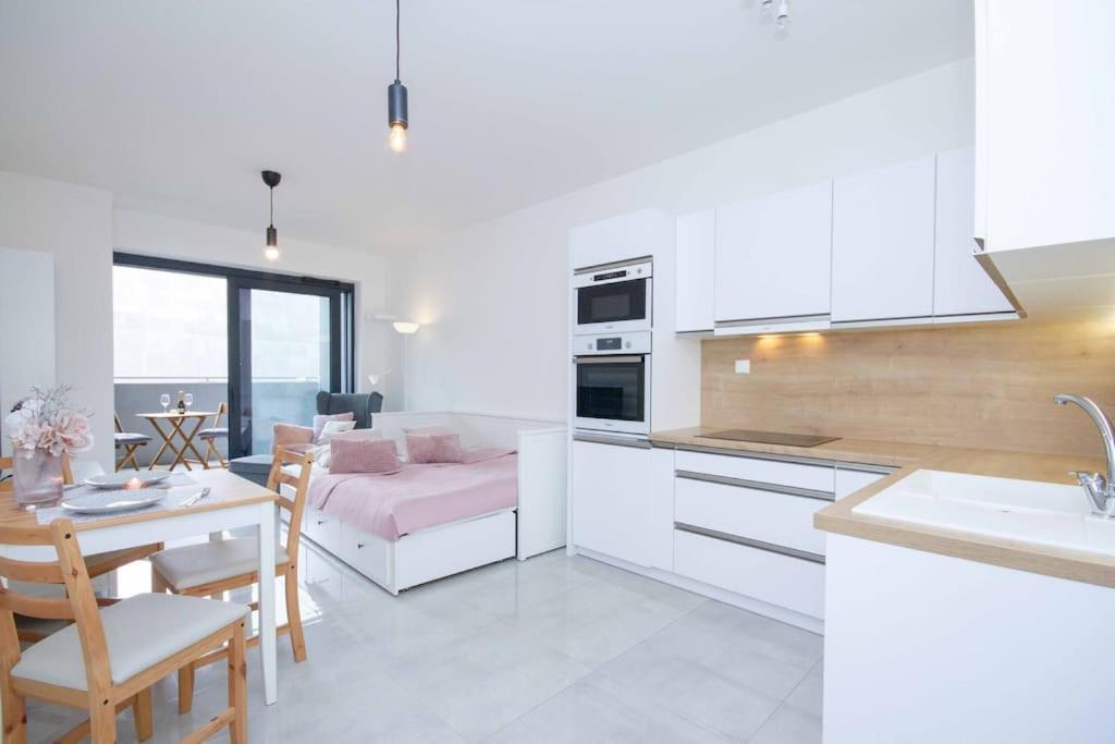 Apartment In Bratislava With Free Parking Екстериор снимка