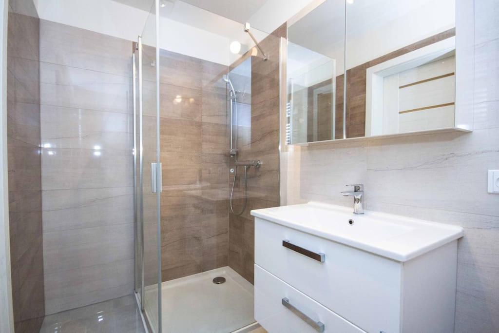 Apartment In Bratislava With Free Parking Екстериор снимка