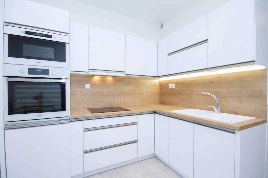 Apartment In Bratislava With Free Parking Екстериор снимка