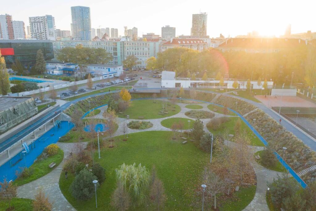 Apartment In Bratislava With Free Parking Екстериор снимка